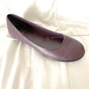 Clark's Purple Flats; size 10W
